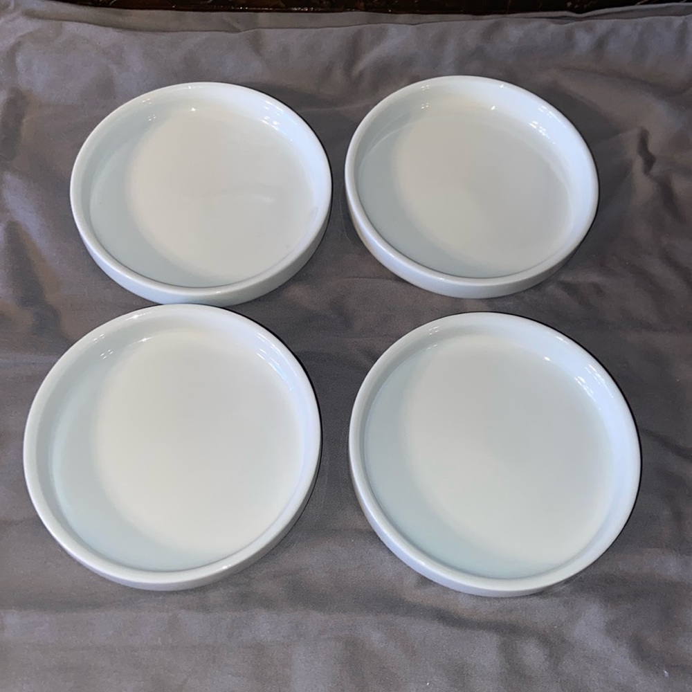 Like new Xcell ceramic dipping dishes set of 4 round 4” diameter